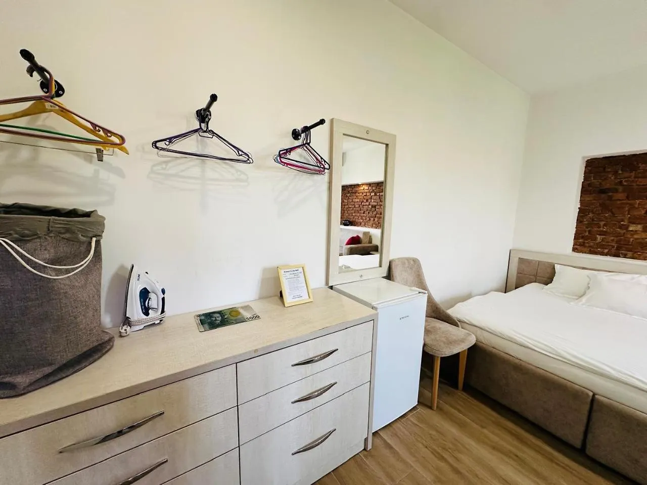 Penzion Sela Rent- Central Studios & Optional Car Hire Tirana