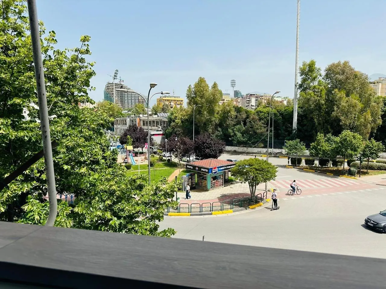 Sela Rent- Central Studios & Optional Car Hire Tirana 0*,
